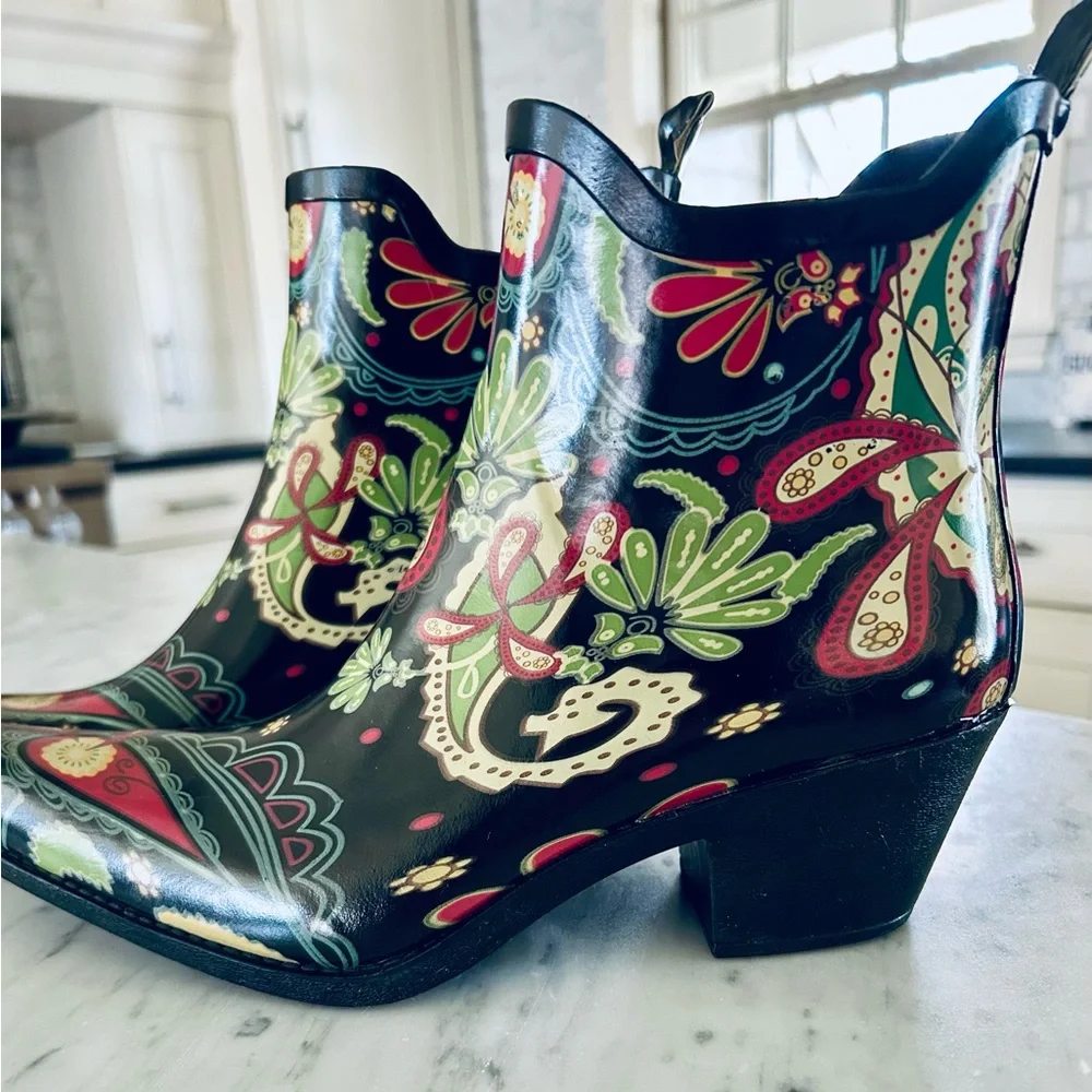 ☔️Madeline Booties Sz 8 - Picture 2 of 9